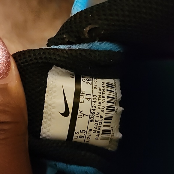 Sneakers - Picture 5 of 5